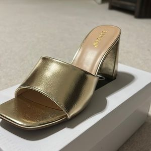 Size 8 gold shoe